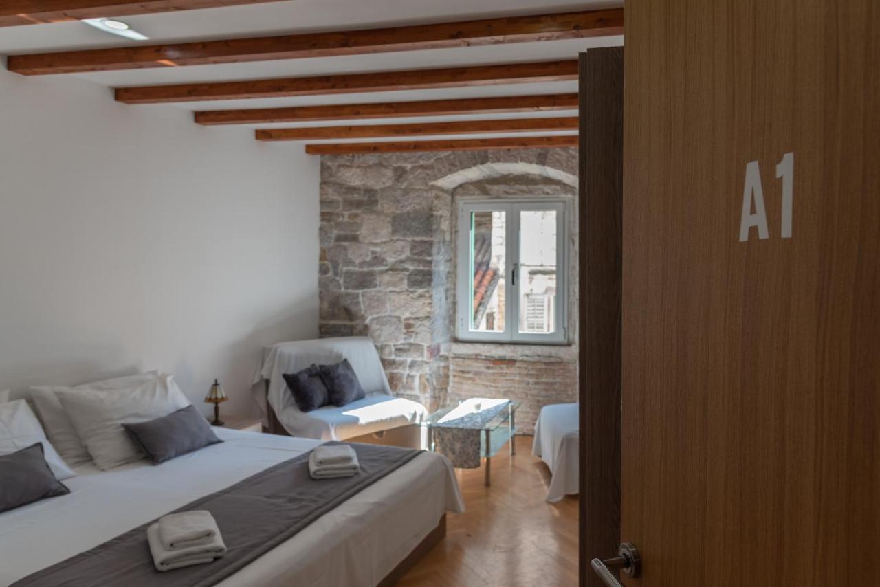 Camenno Apartments-The Heart Of Diocletian'S Palace-Open All Winter! Split Extérieur photo